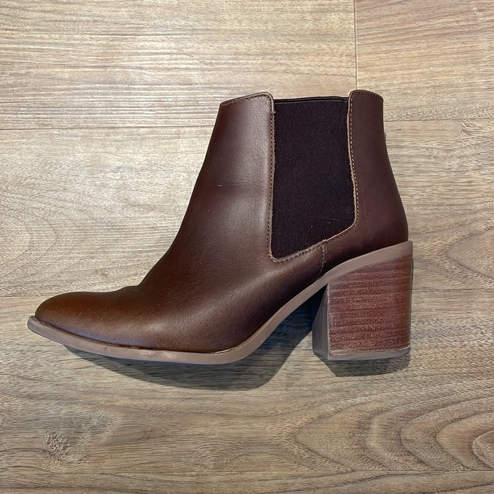 Nisolo Heeled Chelsea Boots